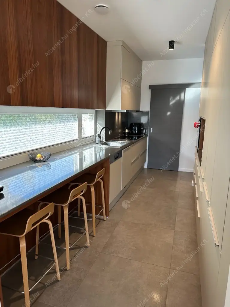 Kiadó albérlet 1675000 Ft/hó áron: Budapest, XI. kerület  Rupphegyi út. Mérete: 217 nm, 5 szobás | Alberlet.hu - 6559523