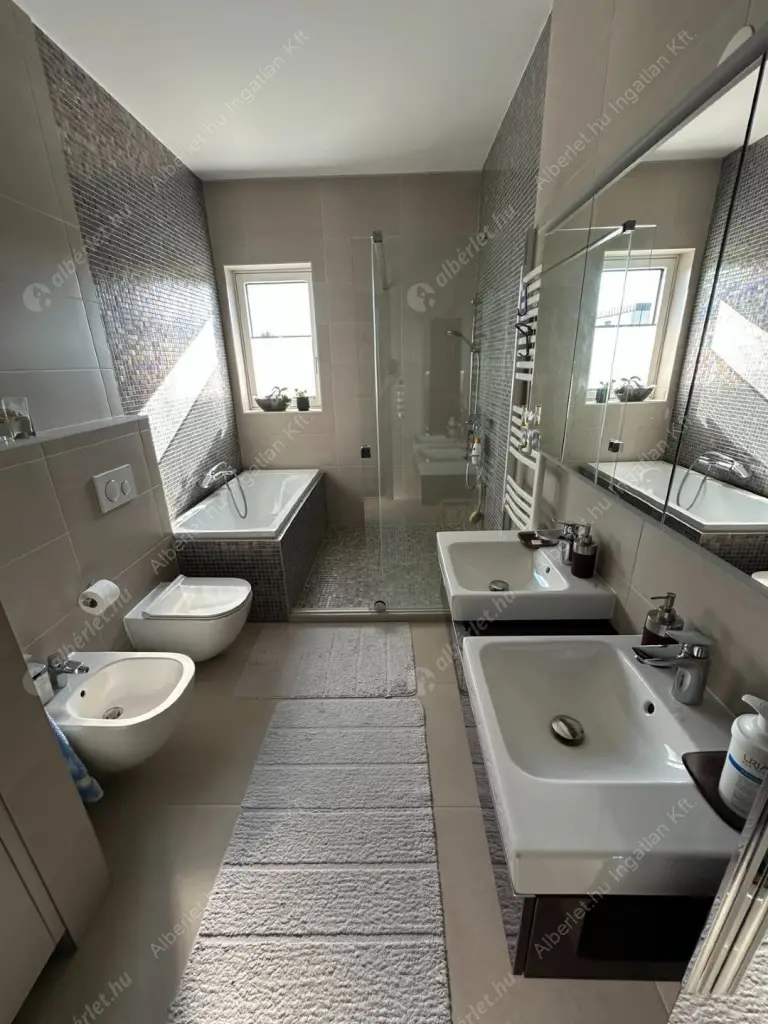 Kiadó albérlet 1675000 Ft/hó áron: Budapest, XI. kerület  Rupphegyi út. Mérete: 217 nm, 5 szobás | Alberlet.hu - 6559524