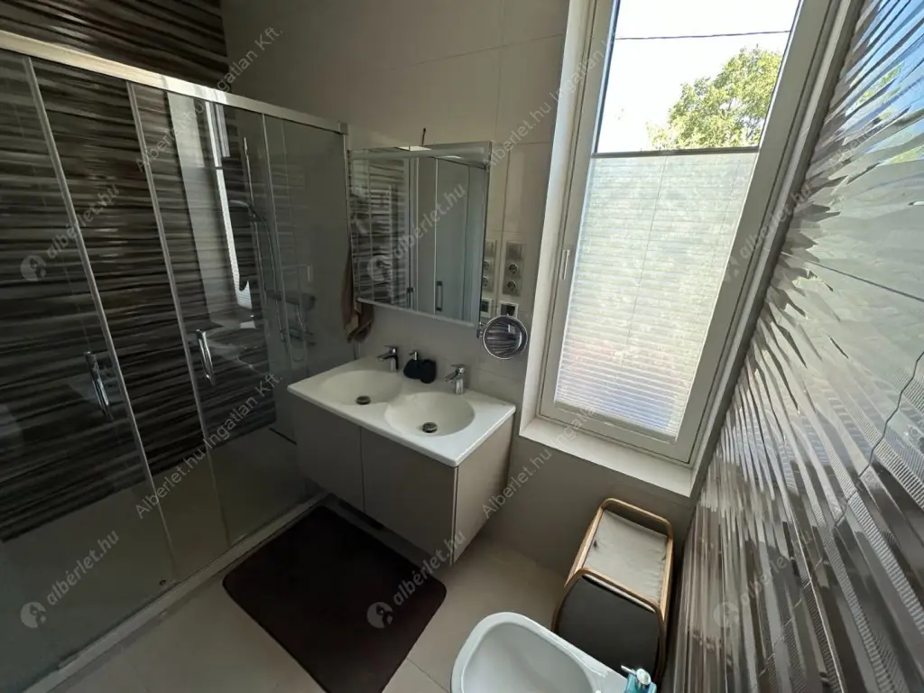 Kiadó albérlet 1428000 Ft/hó áron: Budapest, XI. kerület  Rupphegyi út. Mérete: 217 nm, 5 szobás | Alberlet.hu - 6618922