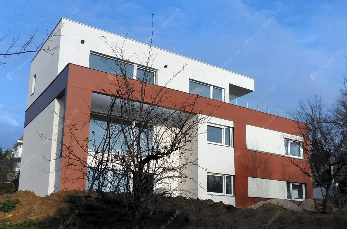 Kiadó albérlet 1000000 Ft/hó áron: Budapest, XI. kerület  Sasadi út. Mérete: 400 nm, 5 szobás | Alberlet.hu - 4717897