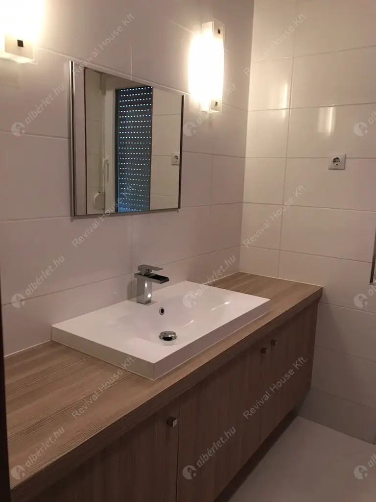 Kiadó albérlet 1000000 Ft/hó áron: Budapest, XI. kerület  Sasadi út. Mérete: 400 nm, 5 szobás | Alberlet.hu - 4717912