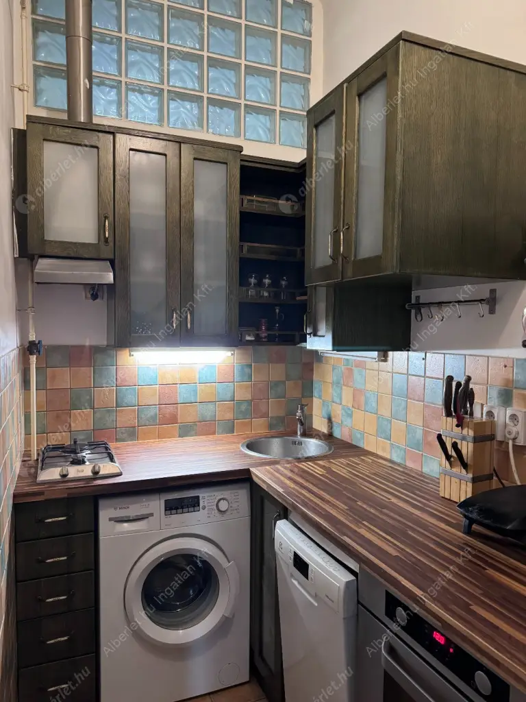 Kiadó albérlet 380000 Ft/hó áron: Budapest, XII. kerület  Böszörményi út. Mérete: 103 nm, 3 szobás | Alberlet.hu - 6636028