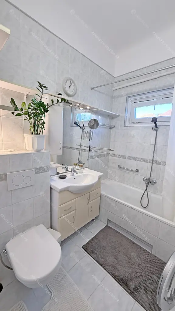 Kiadó albérlet 360000 Ft/hó áron: Budapest, XII. kerület  Böszörményi út. Mérete: 80 nm, 3 szobás | Alberlet.hu - 6645703