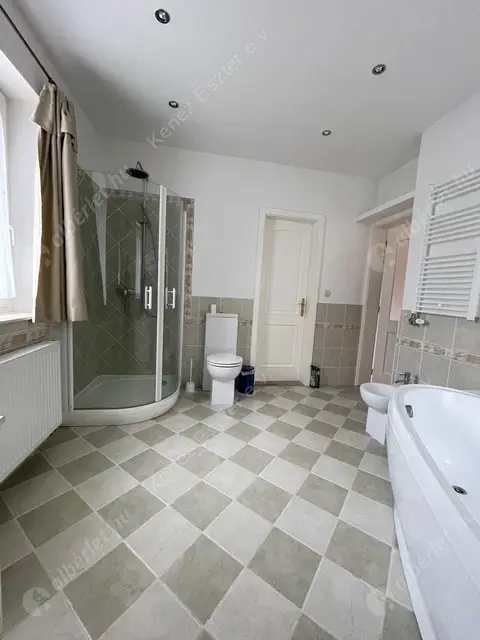 Kiadó albérlet 952000 Ft/hó áron: Budapest, XII. kerület  Csipke utca. Mérete: 300 nm, 6 szobás | Alberlet.hu - 6491724