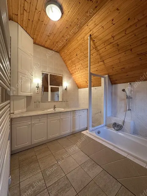 Kiadó albérlet 1320000 Ft/hó áron: Budapest, XII. kerület  Diana utca. Mérete: 200 nm, 4 szobás | Alberlet.hu - 6575388