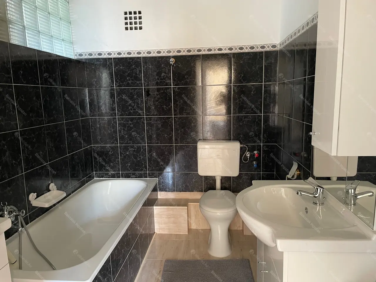 Kiadó albérlet 910000 Ft/hó áron: Budapest, XII. kerület  Eötvös út. Mérete: 220 nm, 5 szobás | Alberlet.hu - 5434114