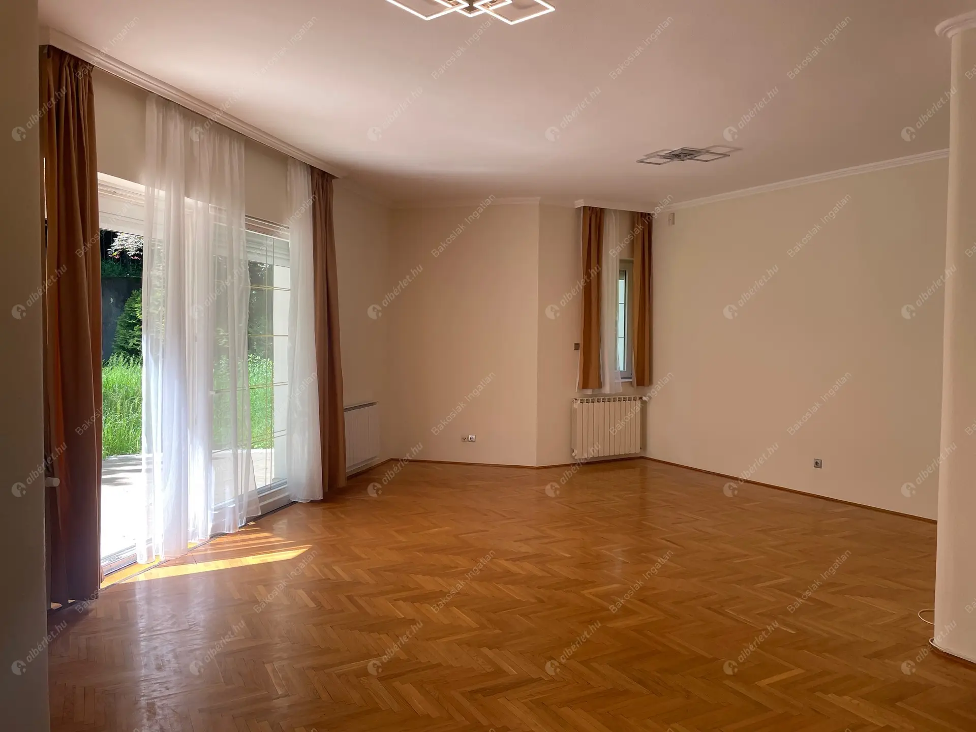 Kiadó albérlet 1116000 Ft/hó áron: Budapest, XII. kerület  Galgóczy utca. Mérete: 300 nm, 7 szobás | Alberlet.hu - 6460140