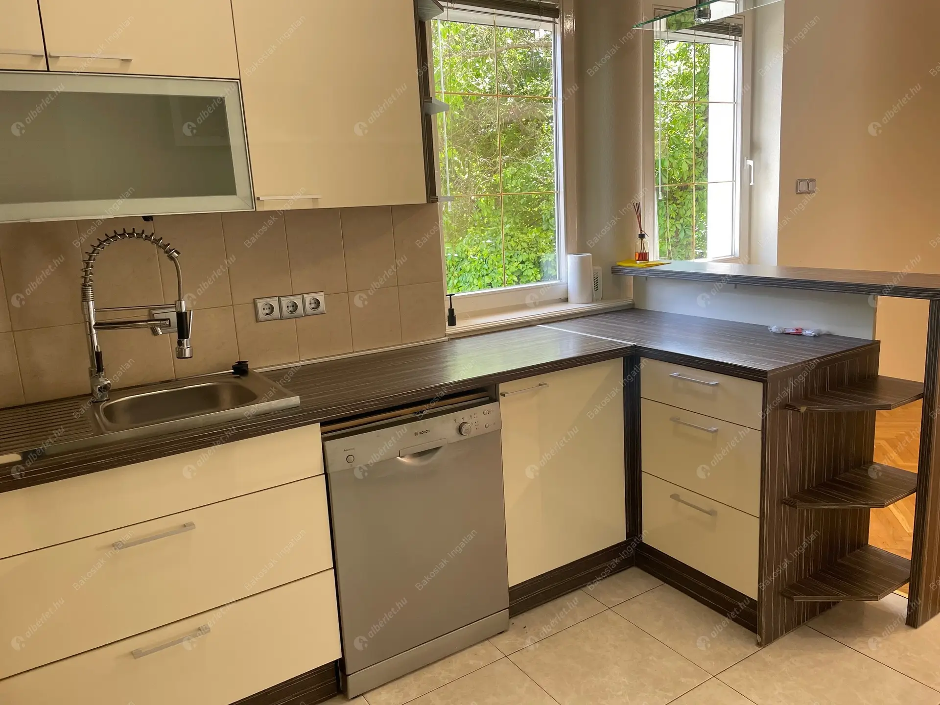 Kiadó albérlet 1116000 Ft/hó áron: Budapest, XII. kerület  Galgóczy utca. Mérete: 300 nm, 7 szobás | Alberlet.hu - 6460141