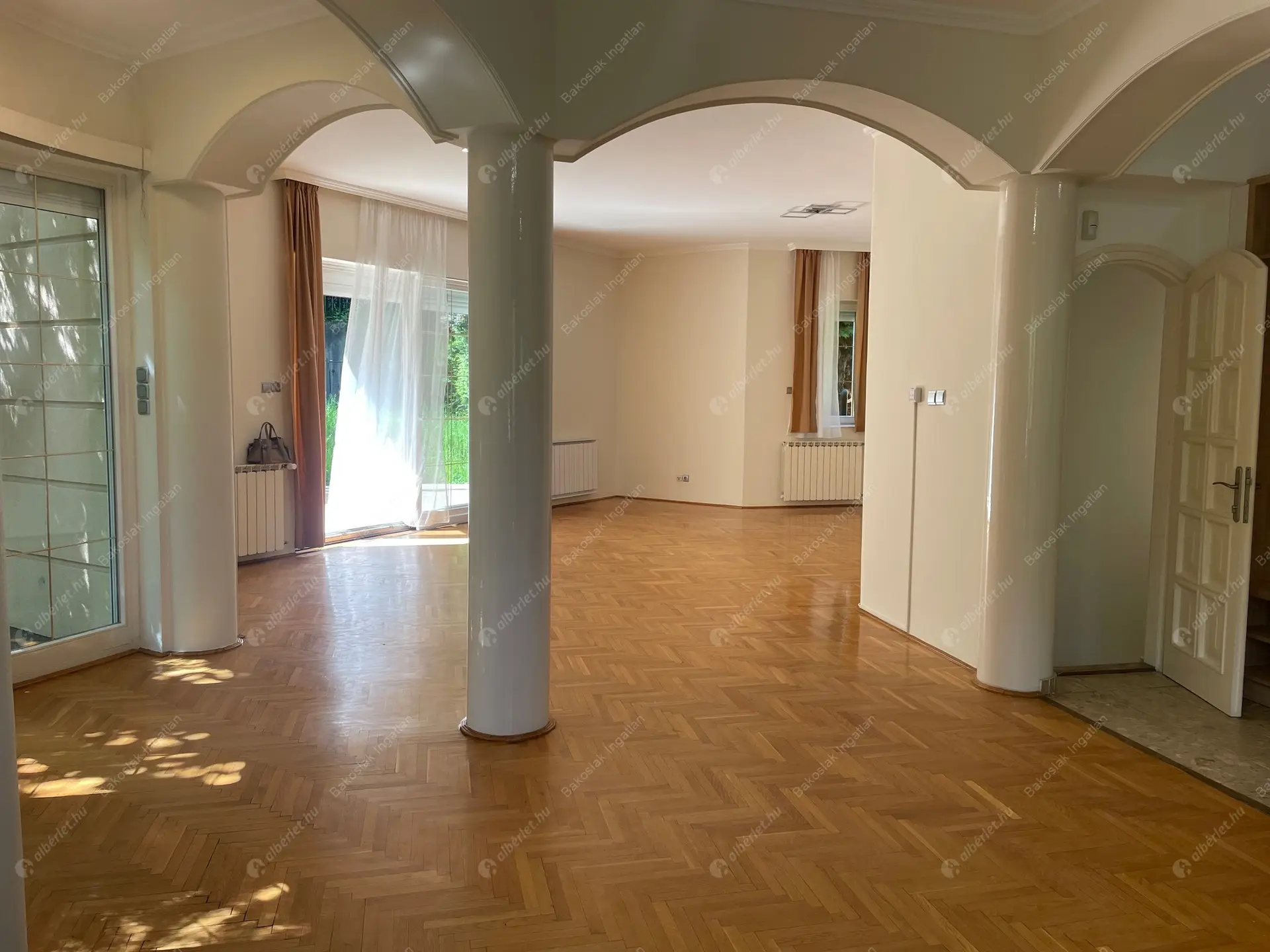 Kiadó albérlet 1116000 Ft/hó áron: Budapest, XII. kerület  Galgóczy utca. Mérete: 300 nm, 7 szobás | Alberlet.hu - 6460144