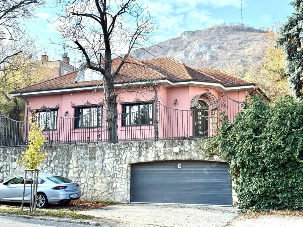 Kiadó albérlet 2696000 Ft/hó áron: Budapest, XII. kerület  Hegyalja út. Mérete: 491 nm, 11 szobás | Alberlet.hu - 6596622