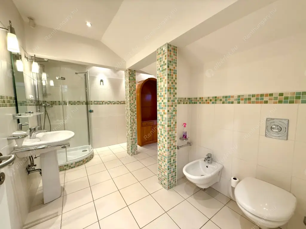 Kiadó albérlet 2696000 Ft/hó áron: Budapest, XII. kerület  Hegyalja út. Mérete: 491 nm, 11 szobás | Alberlet.hu - 6596639