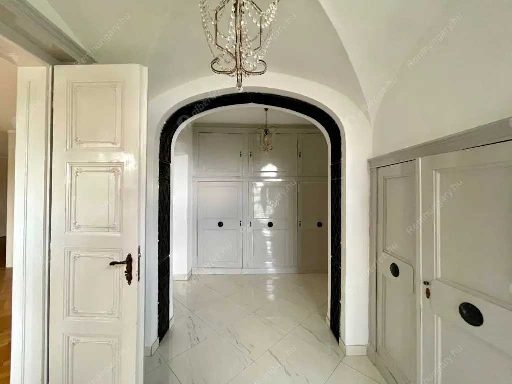 Kiadó albérlet 2696000 Ft/hó áron: Budapest, XII. kerület  Hegyalja út. Mérete: 491 nm, 11 szobás | Alberlet.hu - 6596644