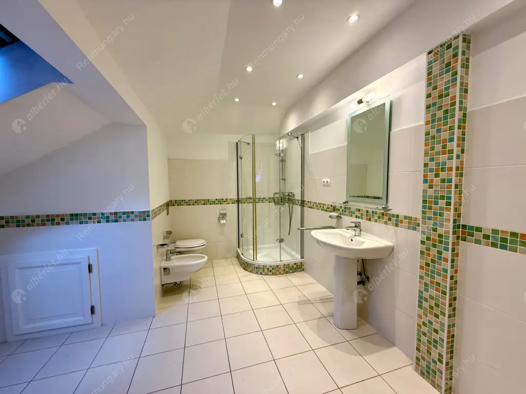 Kiadó albérlet 2671000 Ft/hó áron: Budapest, XII. kerület  Hegyalja út. Mérete: 491 nm, 11 szobás | Alberlet.hu - 6626515