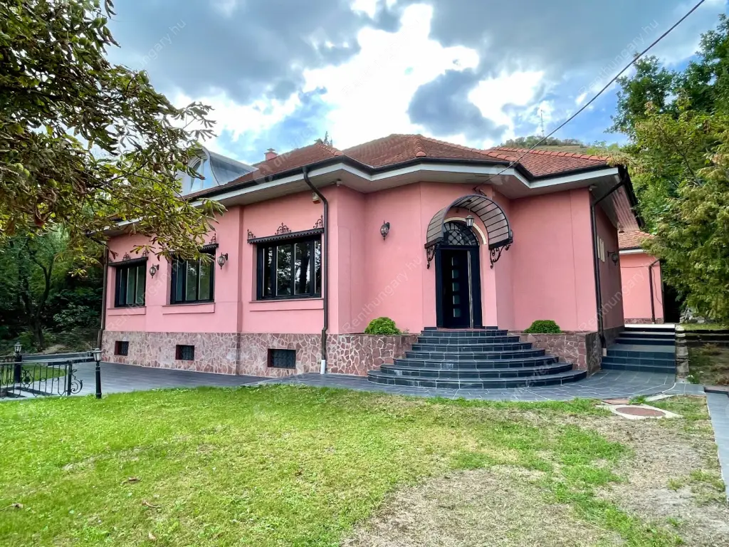 Kiadó albérlet 2671000 Ft/hó áron: Budapest, XII. kerület  Hegyalja út. Mérete: 491 nm, 11 szobás | Alberlet.hu - 6626529