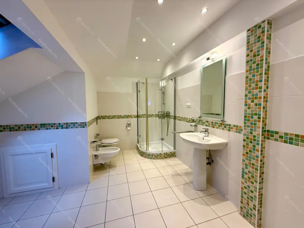 Kiadó albérlet 2507000 Ft/hó áron: Budapest, XII. kerület  Hegyalja út. Mérete: 491 nm, 11 szobás | Alberlet.hu - 6665914