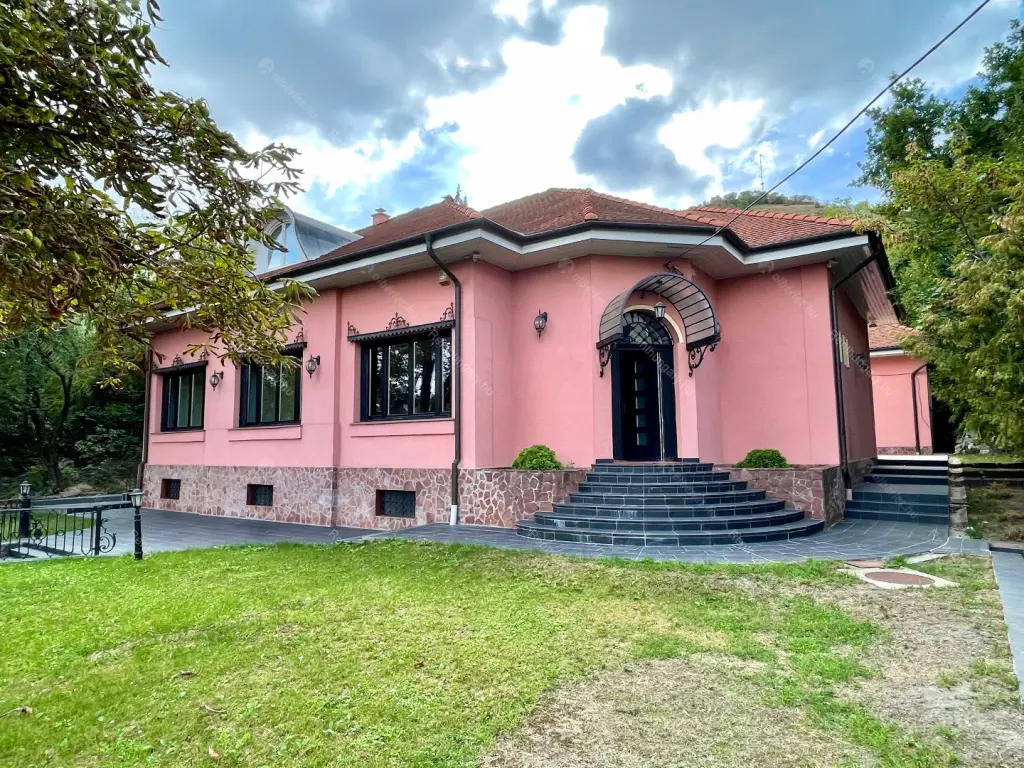 Kiadó albérlet 2507000 Ft/hó áron: Budapest, XII. kerület  Hegyalja út. Mérete: 491 nm, 11 szobás | Alberlet.hu - 6665928