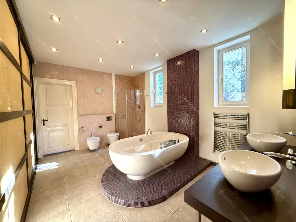 Kiadó albérlet 2733000 Ft/hó áron: Budapest, XII. kerület  Hegyalja út. Mérete: 491 nm, 11 szobás | Alberlet.hu - 6701666