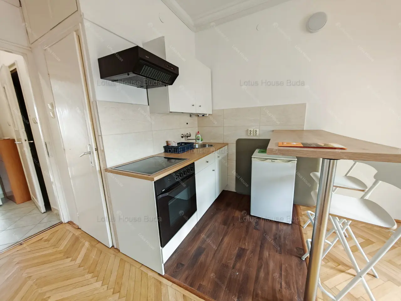 Kiadó albérlet 260000 Ft/hó áron: Budapest, XII. kerület  Magyar jakobinusok tere. Mérete: 54 nm, 2 szobás | Alberlet.hu - 6677353