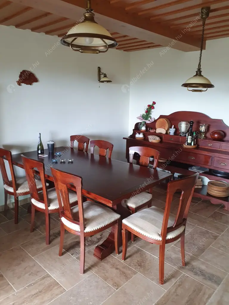 Kiadó albérlet 2200000 Ft/hó áron: Budapest, XII. kerület  Mártonvölgy utca. Mérete: 420 nm, 8 szobás | Alberlet.hu - 6530960