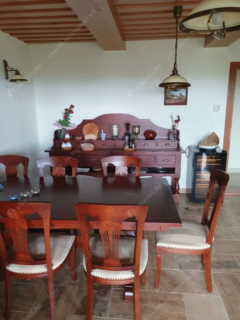 Kiadó albérlet 2200000 Ft/hó áron: Budapest, XII. kerület  Mártonvölgy utca. Mérete: 420 nm, 8 szobás | Alberlet.hu - 6530961