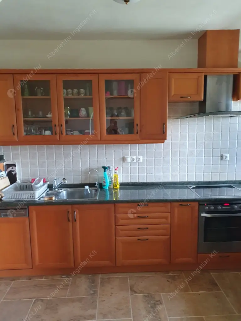 Kiadó albérlet 2200000 Ft/hó áron: Budapest, XII. kerület  Mártonvölgy utca. Mérete: 420 nm, 8 szobás | Alberlet.hu - 6530962