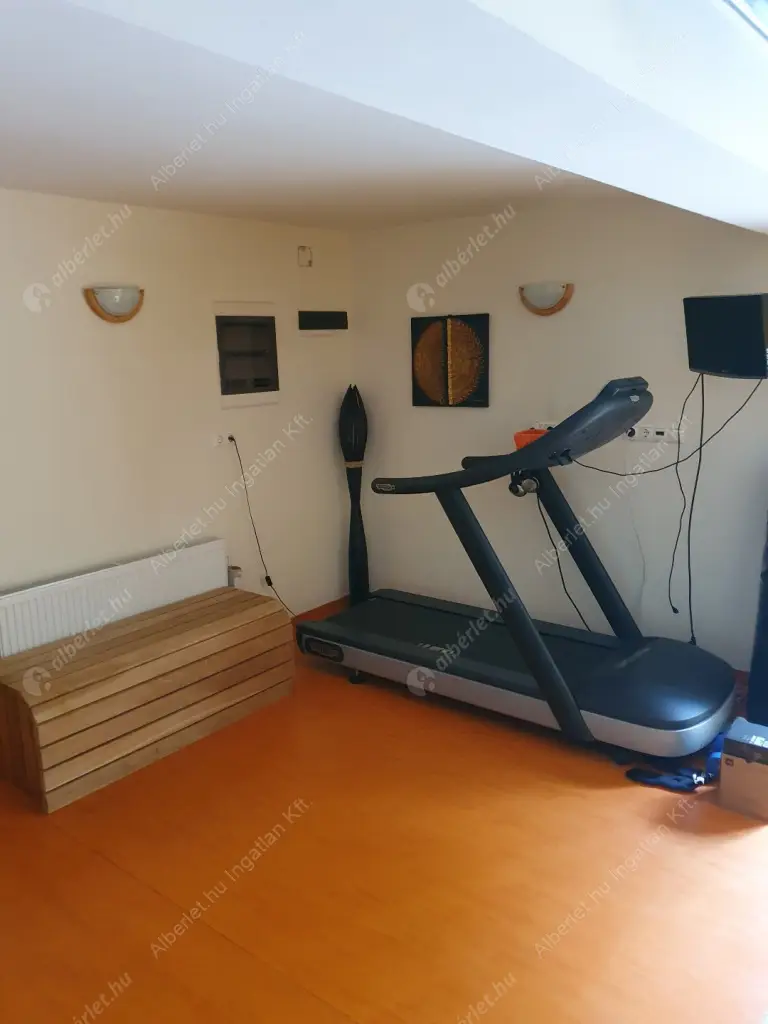 Kiadó albérlet 2200000 Ft/hó áron: Budapest, XII. kerület  Mártonvölgy utca. Mérete: 420 nm, 8 szobás | Alberlet.hu - 6530964