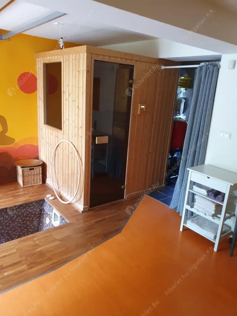 Kiadó albérlet 2200000 Ft/hó áron: Budapest, XII. kerület  Mártonvölgy utca. Mérete: 420 nm, 8 szobás | Alberlet.hu - 6530965