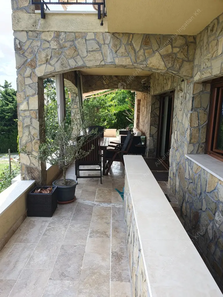 Kiadó albérlet 2200000 Ft/hó áron: Budapest, XII. kerület  Mártonvölgy utca. Mérete: 420 nm, 8 szobás | Alberlet.hu - 6530968