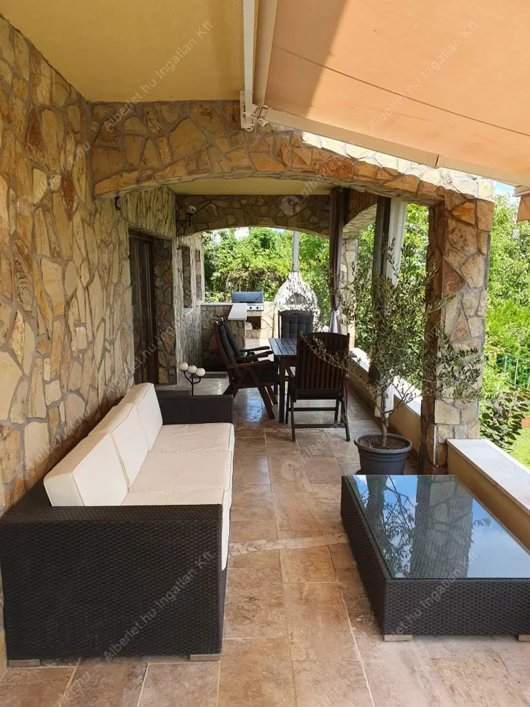 Kiadó albérlet 2200000 Ft/hó áron: Budapest, XII. kerület  Mártonvölgy utca. Mérete: 420 nm, 8 szobás | Alberlet.hu - 6530969