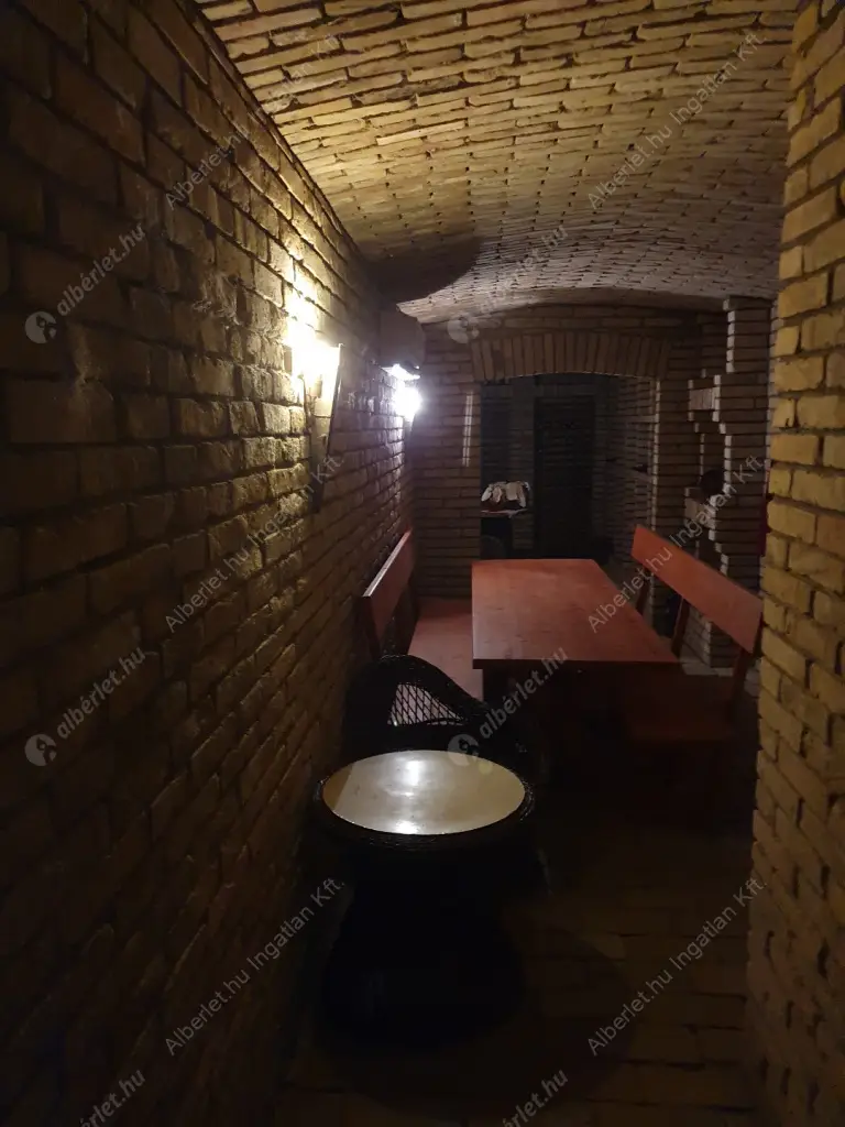 Kiadó albérlet 2200000 Ft/hó áron: Budapest, XII. kerület  Mártonvölgy utca. Mérete: 420 nm, 8 szobás | Alberlet.hu - 6530970