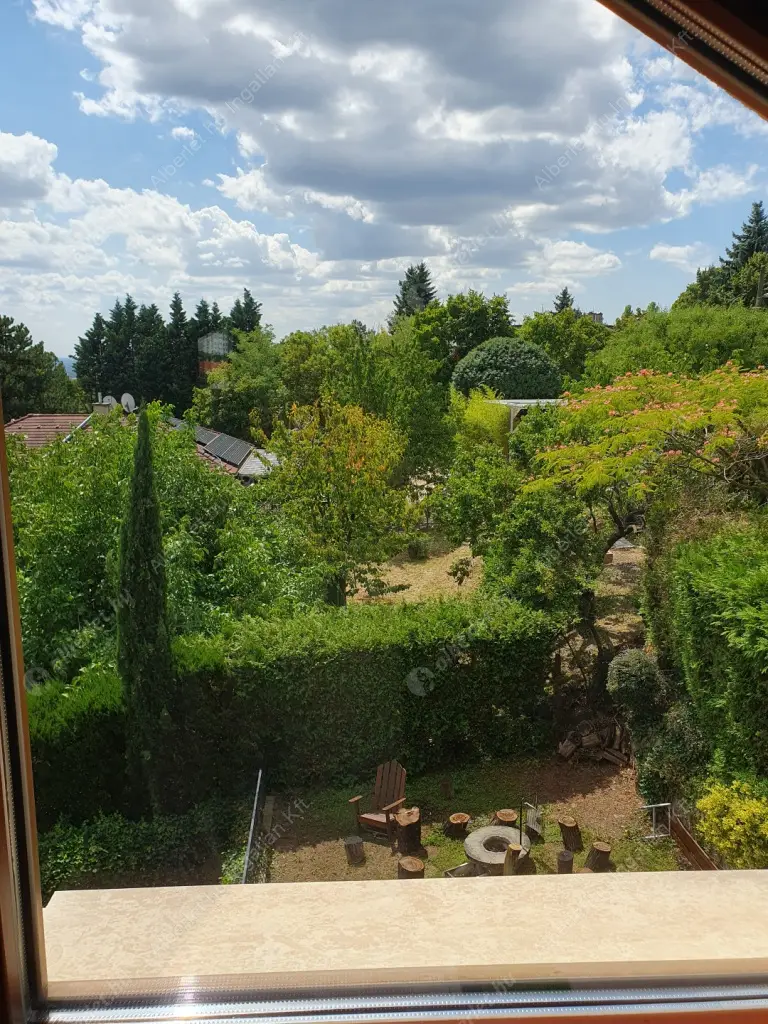 Kiadó albérlet 2200000 Ft/hó áron: Budapest, XII. kerület  Mártonvölgy utca. Mérete: 420 nm, 8 szobás | Alberlet.hu - 6530974