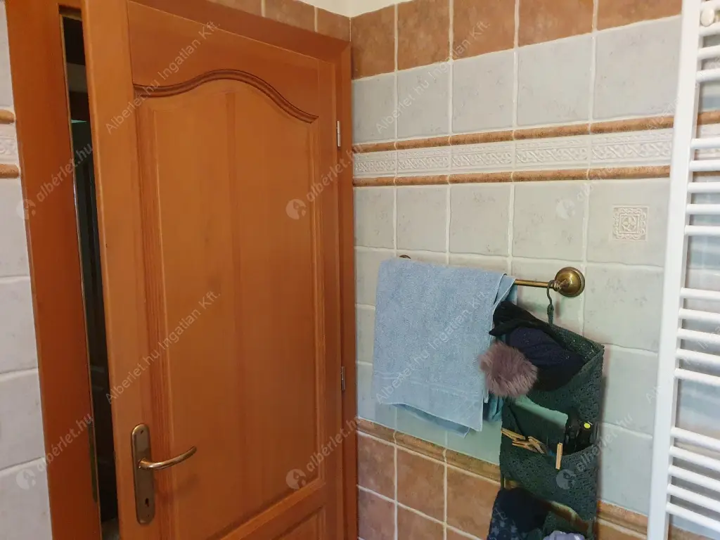 Kiadó albérlet 2200000 Ft/hó áron: Budapest, XII. kerület  Mártonvölgy utca. Mérete: 420 nm, 8 szobás | Alberlet.hu - 6530980