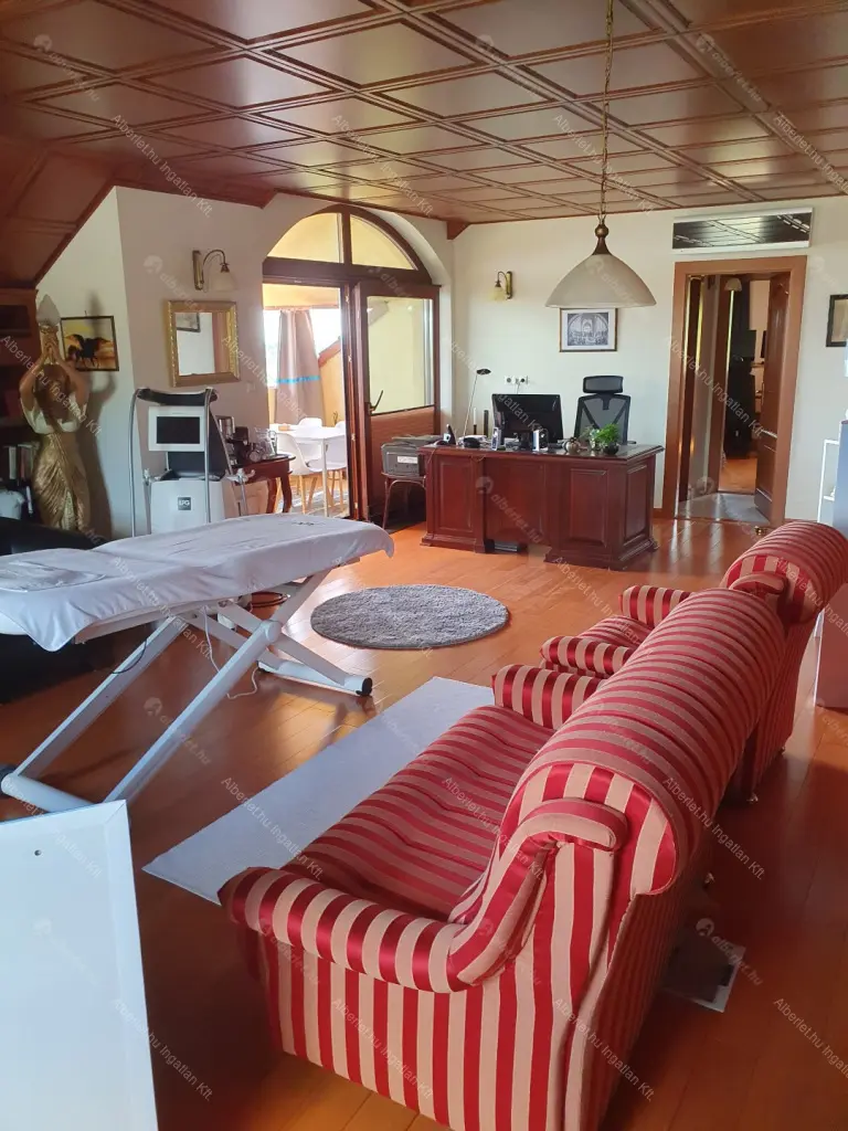 Kiadó albérlet 2200000 Ft/hó áron: Budapest, XII. kerület  Mártonvölgy utca. Mérete: 420 nm, 8 szobás | Alberlet.hu - 6634150