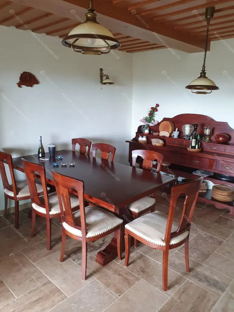 Kiadó albérlet 2200000 Ft/hó áron: Budapest, XII. kerület  Mártonvölgy utca. Mérete: 420 nm, 8 szobás | Alberlet.hu - 6634152