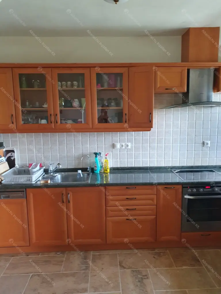 Kiadó albérlet 2200000 Ft/hó áron: Budapest, XII. kerület  Mártonvölgy utca. Mérete: 420 nm, 8 szobás | Alberlet.hu - 6634154