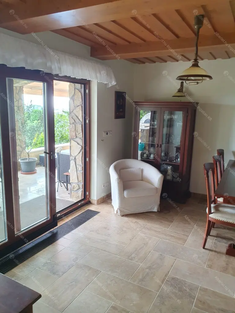 Kiadó albérlet 2200000 Ft/hó áron: Budapest, XII. kerület  Mártonvölgy utca. Mérete: 420 nm, 8 szobás | Alberlet.hu - 6634158