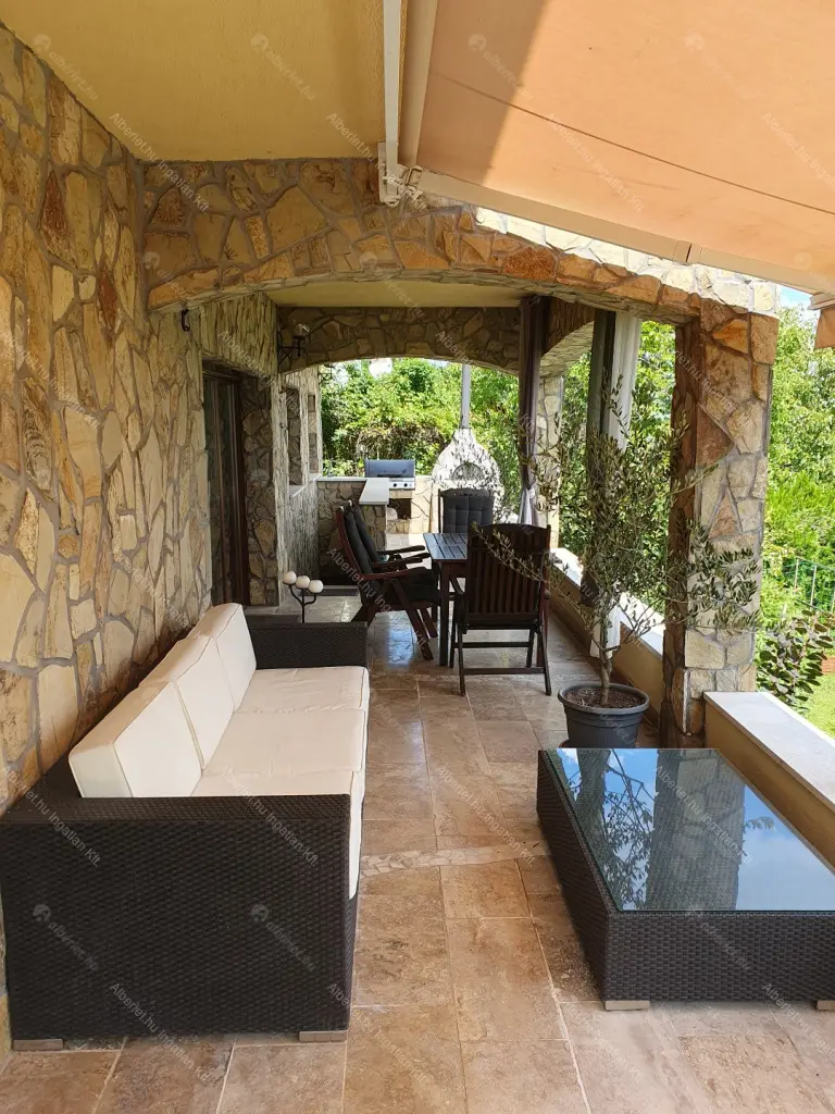 Kiadó albérlet 2200000 Ft/hó áron: Budapest, XII. kerület  Mártonvölgy utca. Mérete: 420 nm, 8 szobás | Alberlet.hu - 6634161