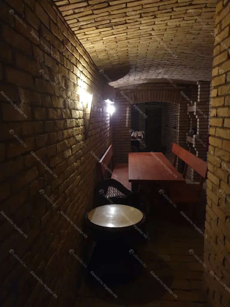 Kiadó albérlet 2200000 Ft/hó áron: Budapest, XII. kerület  Mártonvölgy utca. Mérete: 420 nm, 8 szobás | Alberlet.hu - 6634162