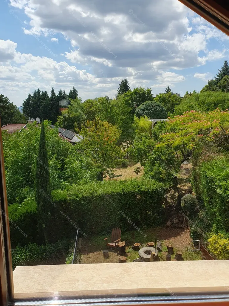 Kiadó albérlet 2200000 Ft/hó áron: Budapest, XII. kerület  Mártonvölgy utca. Mérete: 420 nm, 8 szobás | Alberlet.hu - 6634168