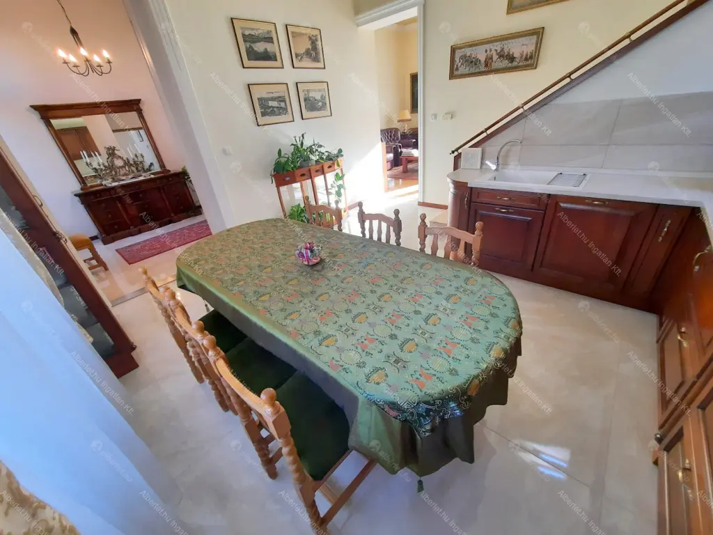 Kiadó albérlet 1000000 Ft/hó áron: Budapest, XII. kerület  Szendi utca. Mérete: 233 nm, 5 szobás | Alberlet.hu - 6696844