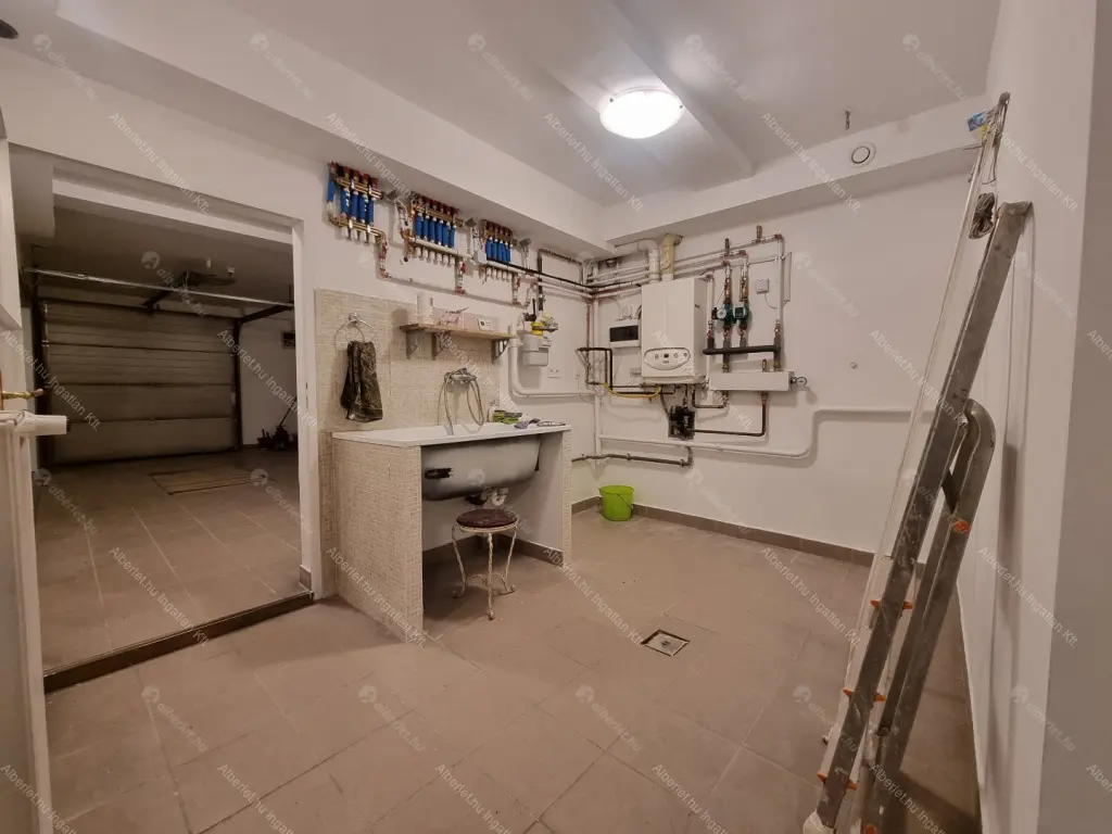 Kiadó albérlet 950000 Ft/hó áron: Budapest, XII. kerület  Városkúti út. Mérete: 240 nm, 5 szobás | Alberlet.hu - 6669937