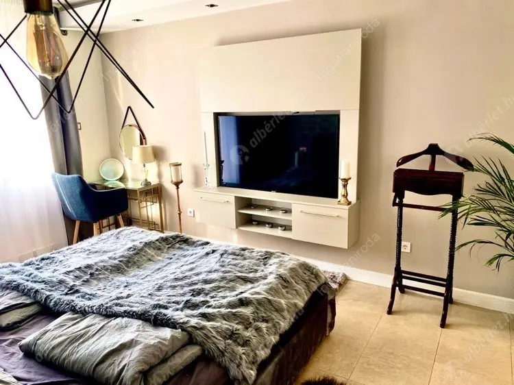 Kiadó albérlet 776000 Ft/hó áron: Budapest, XII. kerület  zugligeti út. Mérete: 128 nm, 2 szobás | Alberlet.hu - 6403985