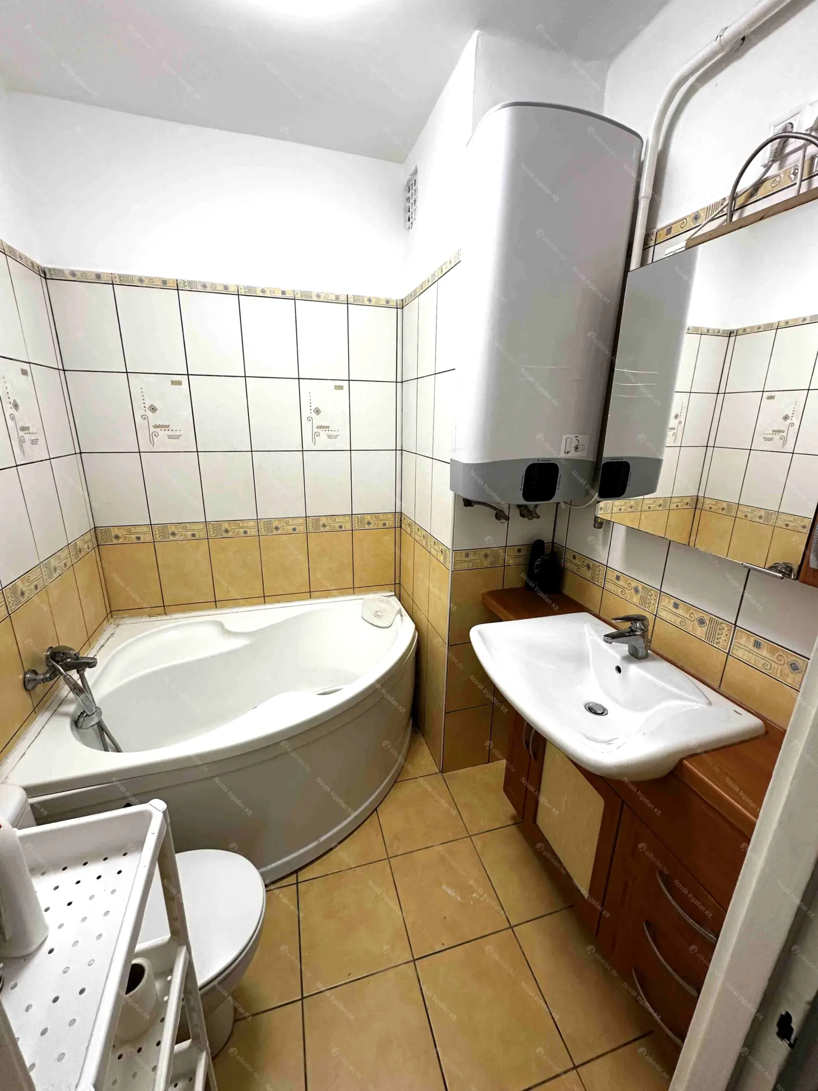 Kiadó albérlet 250000 Ft/hó áron: Budapest, XIII. kerület  Babér utca. Mérete: 48 nm, 1 szobás | Alberlet.hu - 6657784