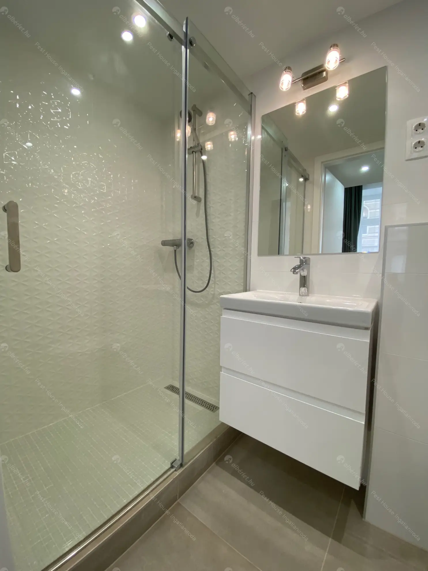 Kiadó albérlet 220000 Ft/hó áron: Budapest, XIII. kerület  Balzac utca. Mérete: 31 nm, 1 szobás | Alberlet.hu - 6582363