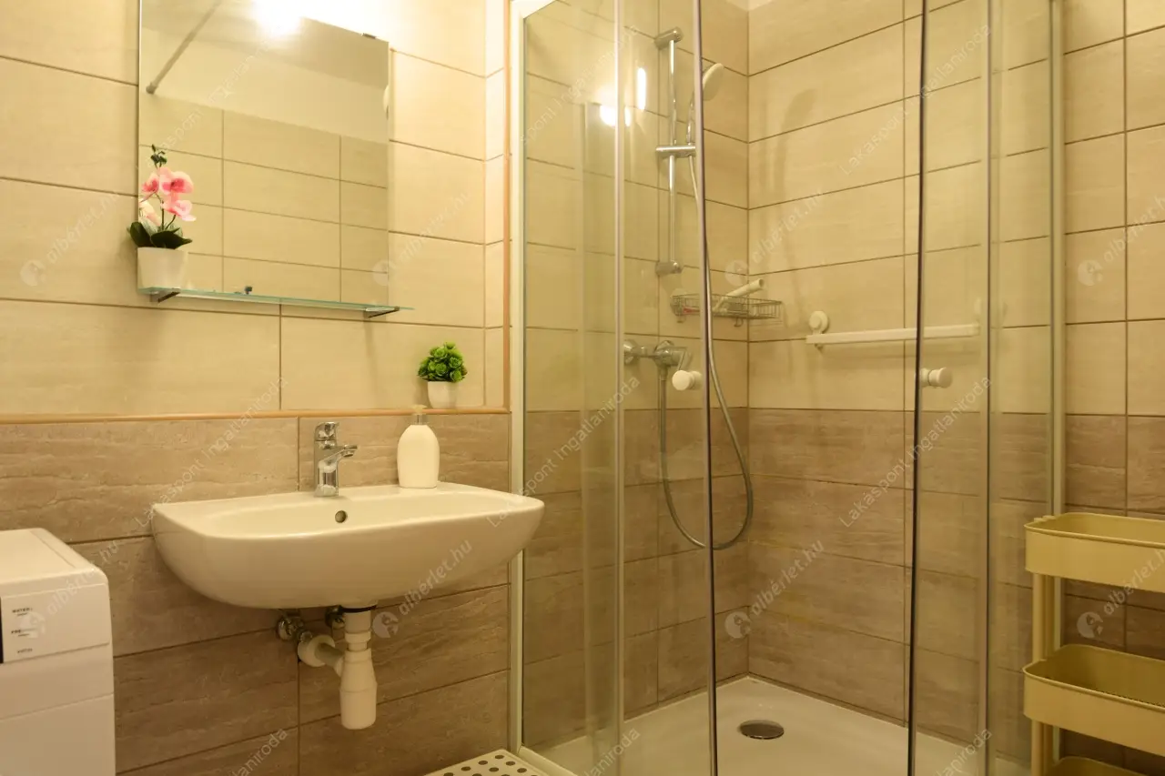 Kiadó albérlet 423000 Ft/hó áron: Budapest, XIII. kerület  Bessenyei utca. Mérete: 70 nm, 3 szobás | Alberlet.hu - 6501886