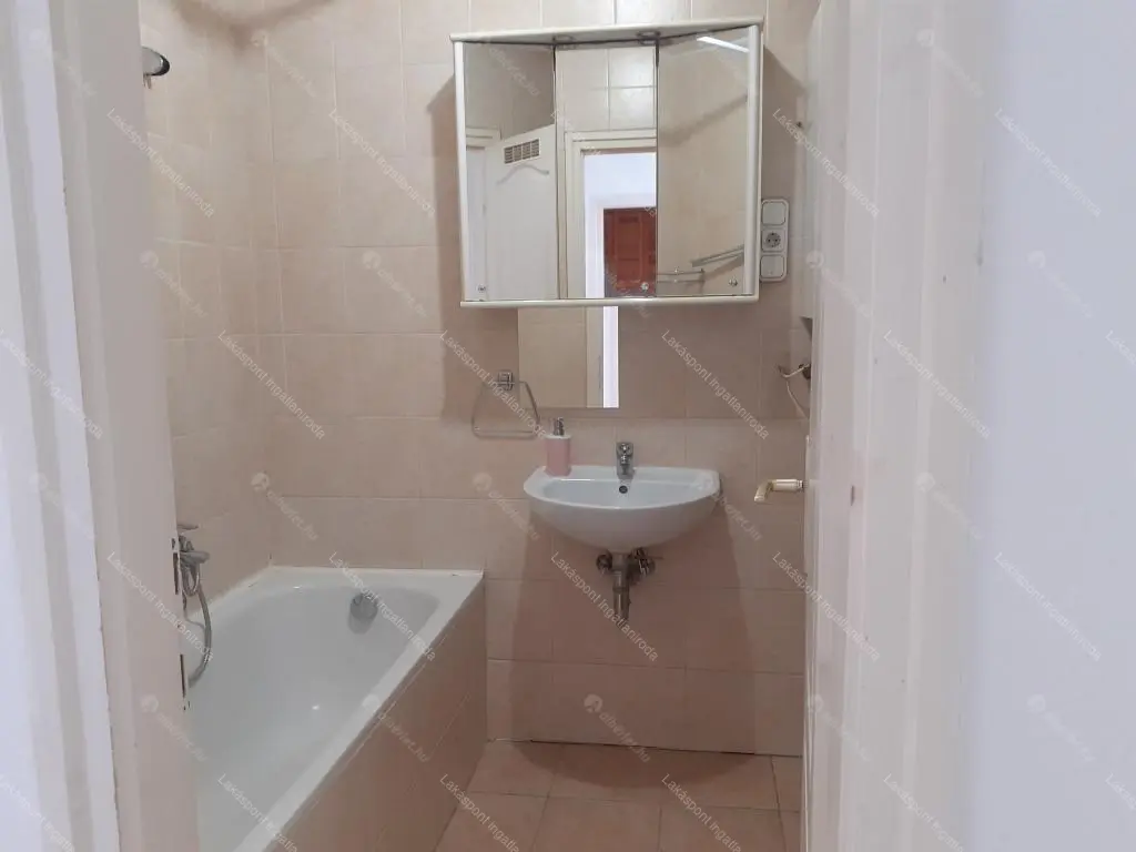 Kiadó albérlet 270000 Ft/hó áron: Budapest, XIII. kerület  Csata utca. Mérete: 54 nm, 2 szobás | Alberlet.hu - 6683190