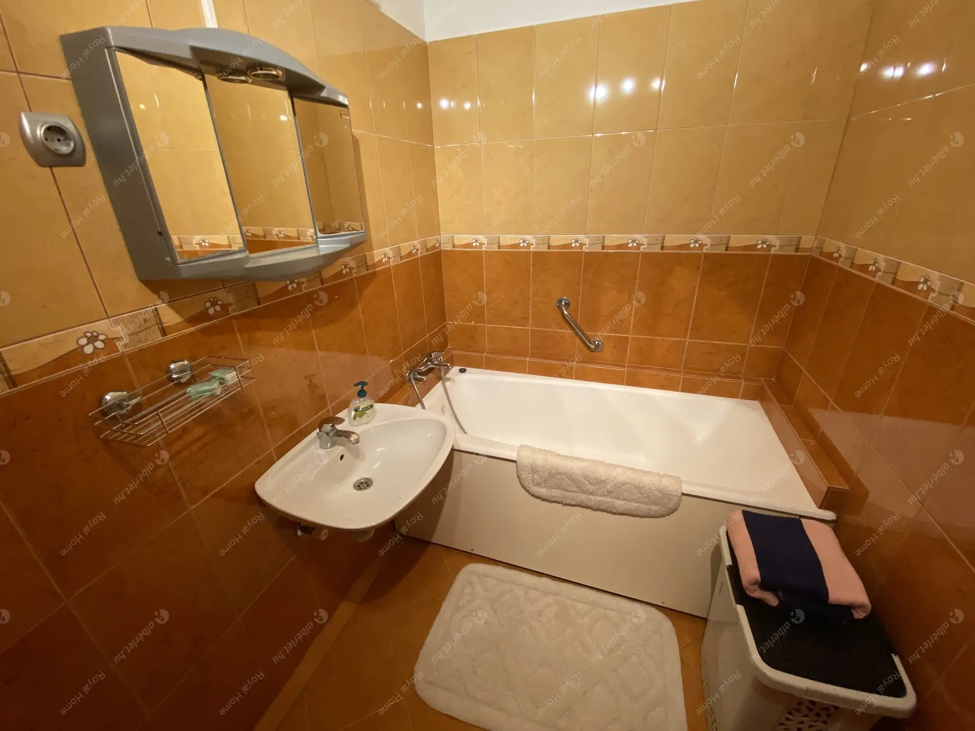 Kiadó albérlet 280000 Ft/hó áron: Budapest, XIII. kerület  Dráva utca. Mérete: 64 nm, 3 szobás | Alberlet.hu - 5825575