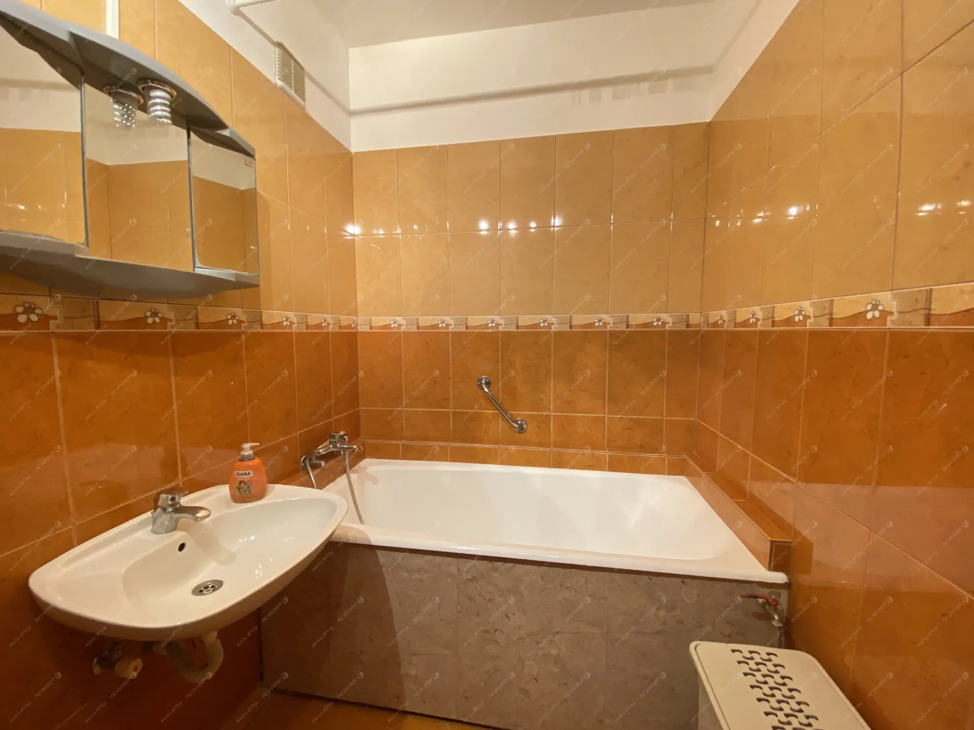 Kiadó albérlet 280000 Ft/hó áron: Budapest, XIII. kerület  Dráva utca. Mérete: 64 nm, 3 szobás | Alberlet.hu - 6552679