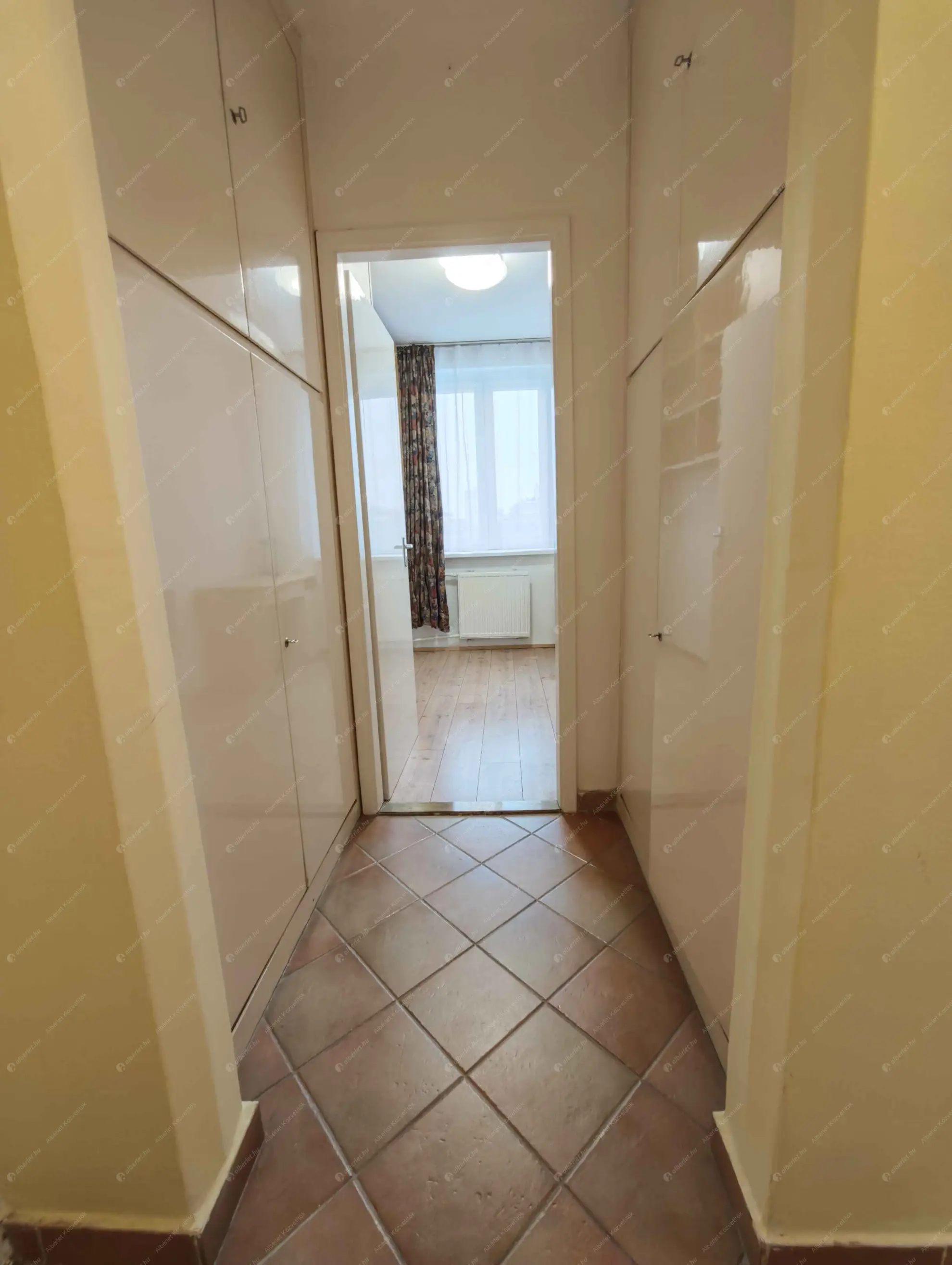 Kiadó albérlet 240000 Ft/hó áron: Budapest, XIII. kerület  Gogol utca. Mérete: 75 nm, 1 szobás | Alberlet.hu - 6596197