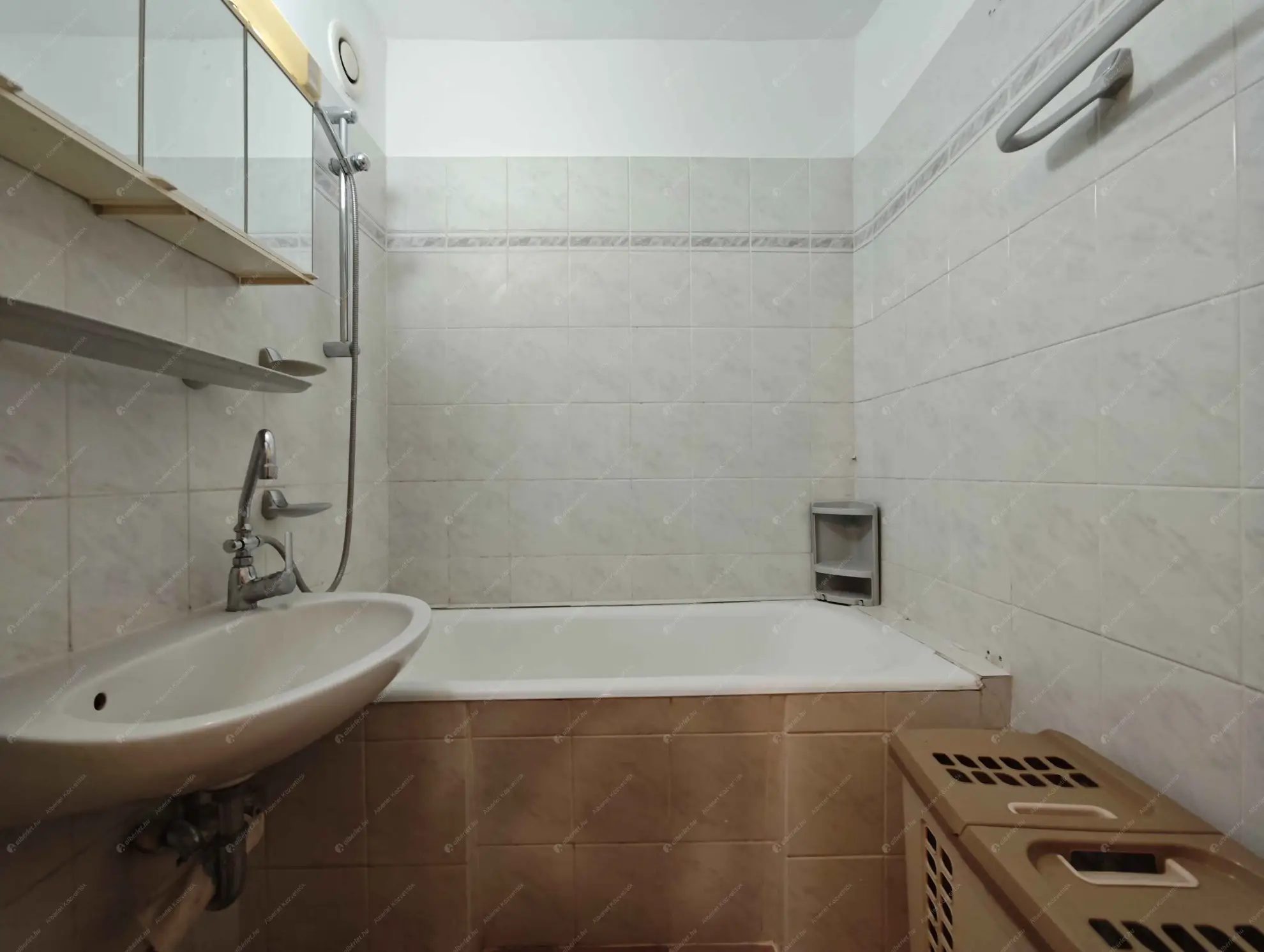 Kiadó albérlet 240000 Ft/hó áron: Budapest, XIII. kerület  Gogol utca. Mérete: 75 nm, 1 szobás | Alberlet.hu - 6596198